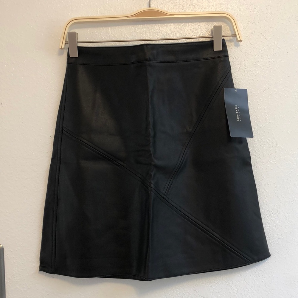 BRAND NEW: Zara Faux Leather Mini Skirt, Size XS!